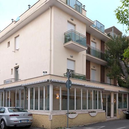 Hotel Ave Rímini Exterior foto