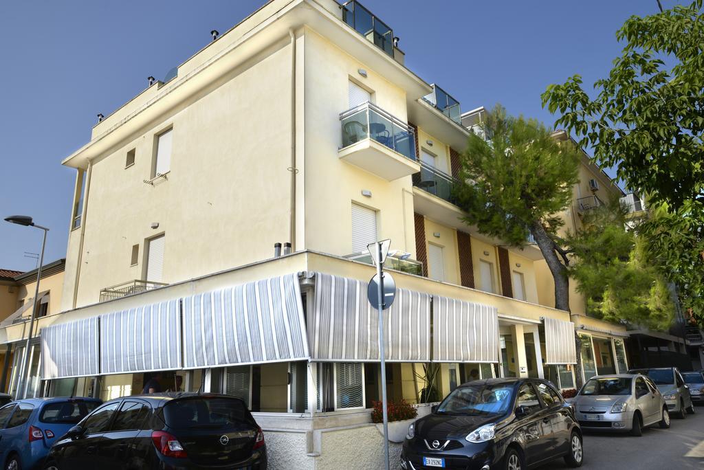 Hotel Ave Rímini Exterior foto